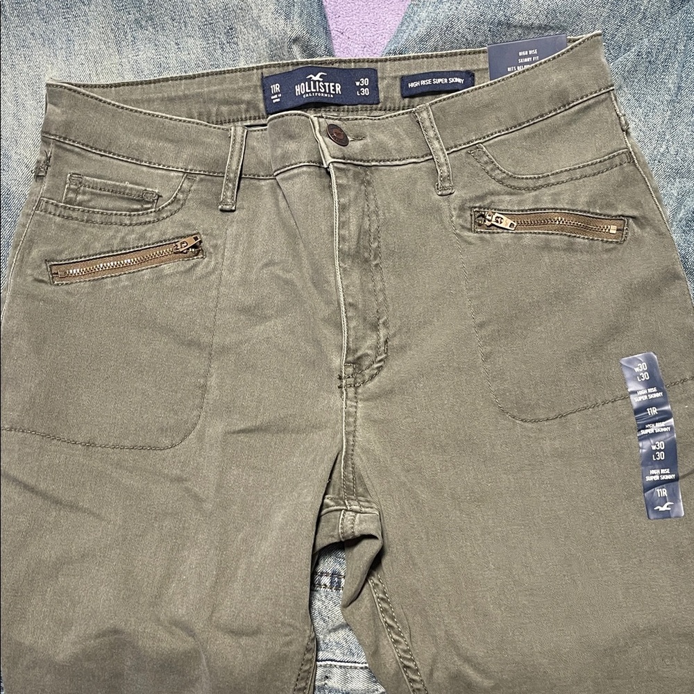 Hollister Men's Olive Skinny Jeans with Front Zip Pockets